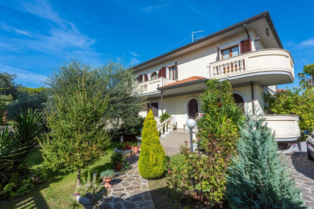 Residenza Tirrenia By Mmega Apartment Marina di Massa Exterior photo
