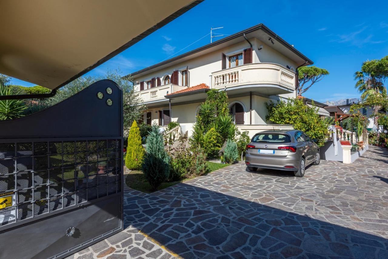 Residenza Tirrenia By Mmega Apartment Marina di Massa Exterior photo